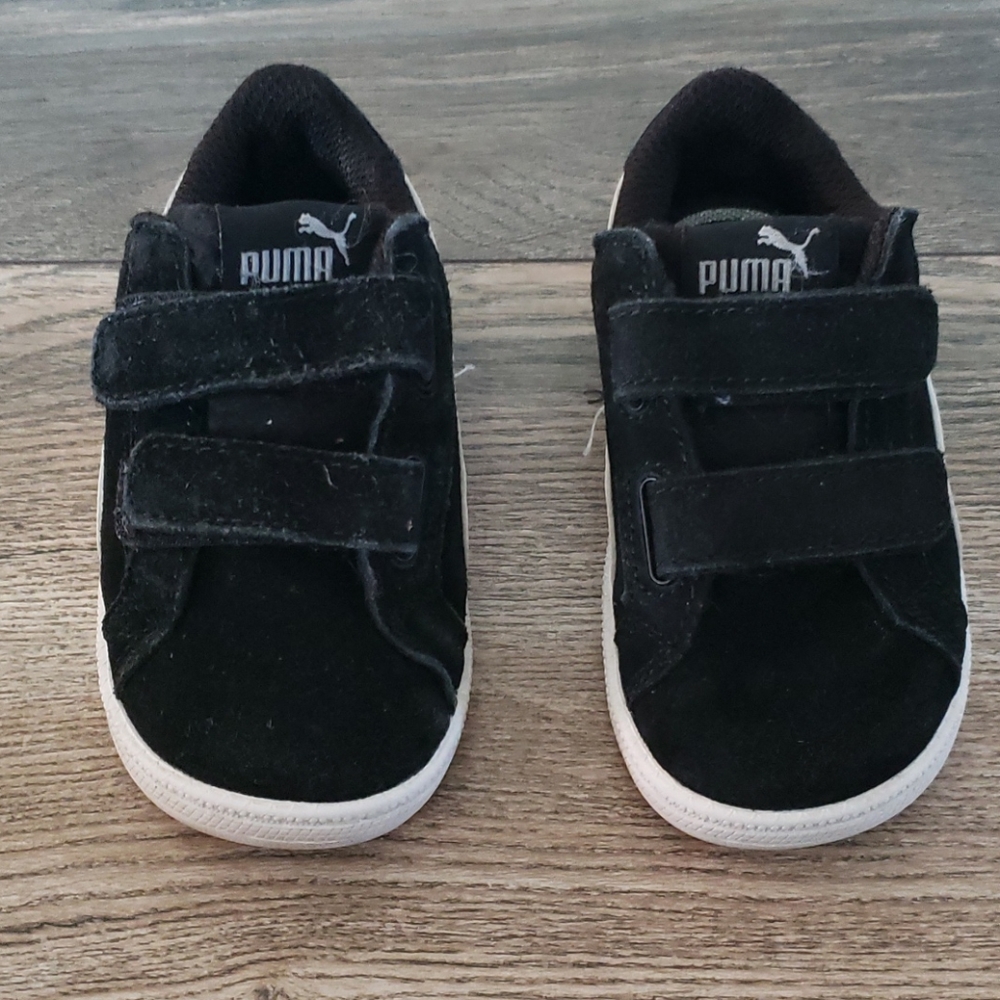 Black/white Toddler Pumas